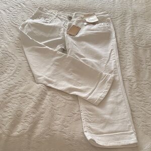 BNWT White Everflex Curvy Skinny Capri by ANGELS